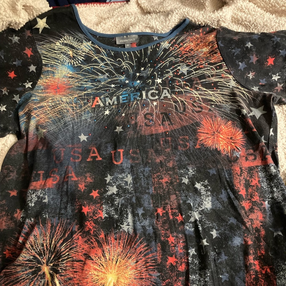 ESSENTIALS PATRIOTIC TEE - 1X - EUC